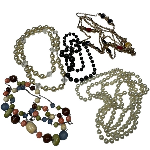 Five (5) Gorgeous Beaded Vintage Necklaces - Picture 13 of 13